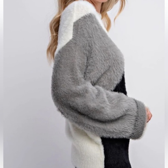 NWT Boutique Brand Fuzzy Color Block Relax Fit Sweater - Picture 3 of 12